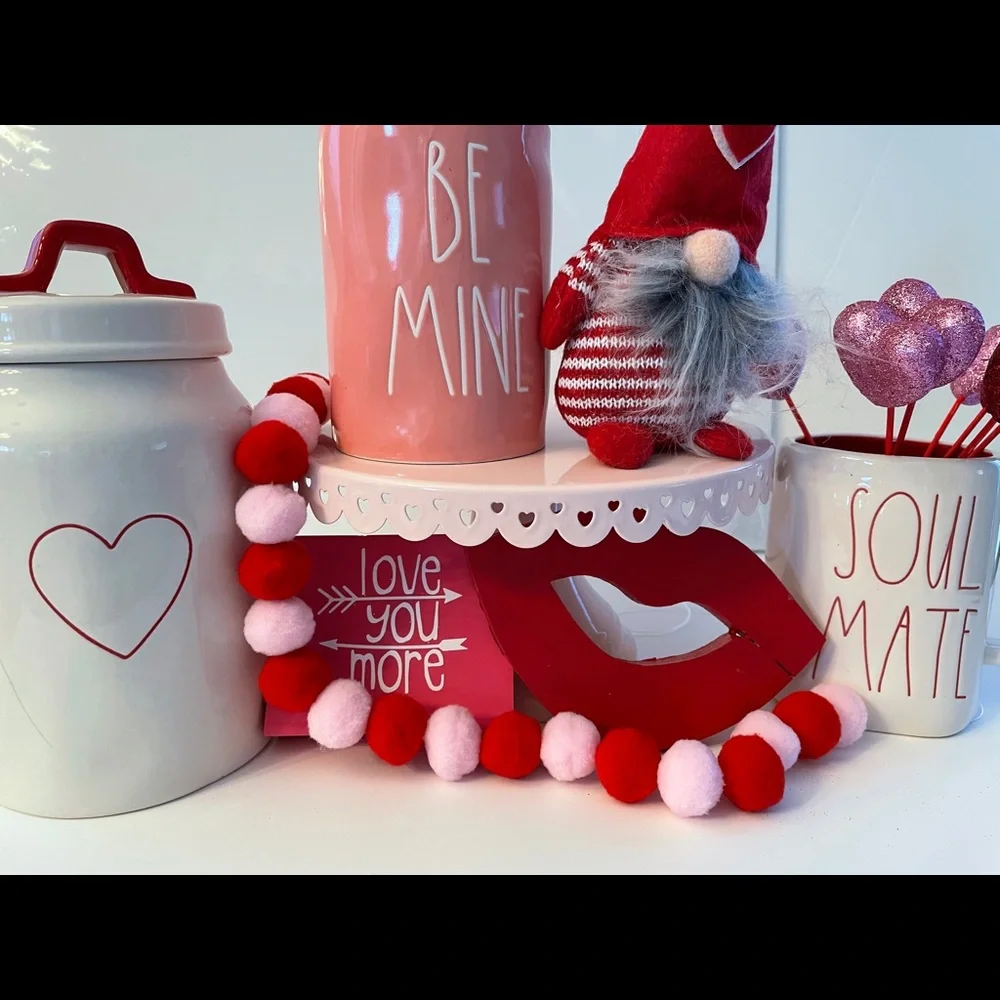 Red & pink Pom Pom garland valentines